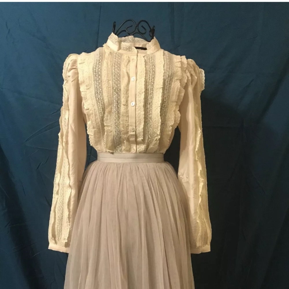 ❣️NWT Needle & Thread Button Down ❣️